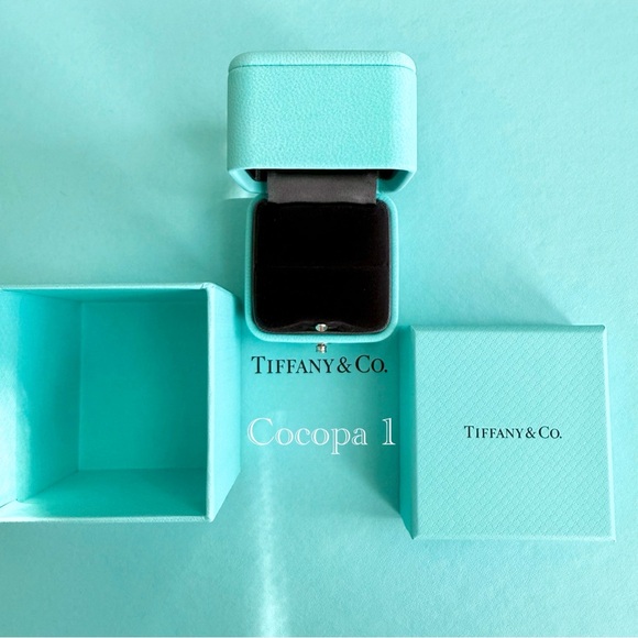 ❤️ Tiffany & Co.❤️ Ring Box 🤍 - Picture 2 of 7
